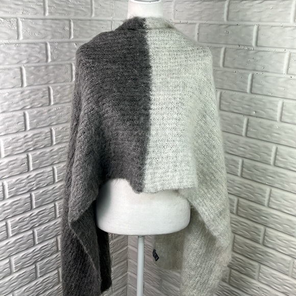 AERIE SCARF DARK GRAY AND LIGHT GRAY FUZZY KNIT ONE SIZE 22x80 NWOT - Picture 5 of 7